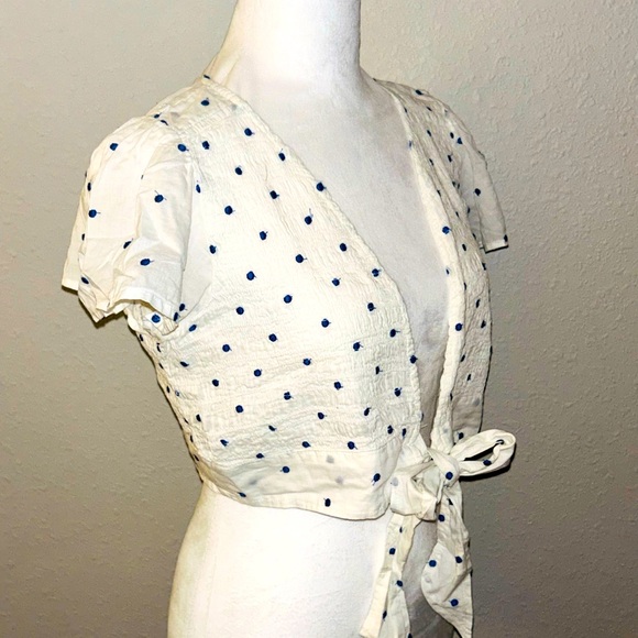NEW American Eagle White/ Blue Polka Dot Tie-front Crop Shirt size Large NWT - Picture 3 of 13